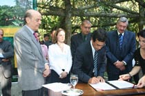Heródoto Barbeiro recebe o certificado pela sua RPPN em Mogi das Cruzes