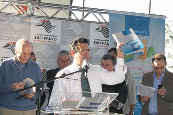 discursa no evento