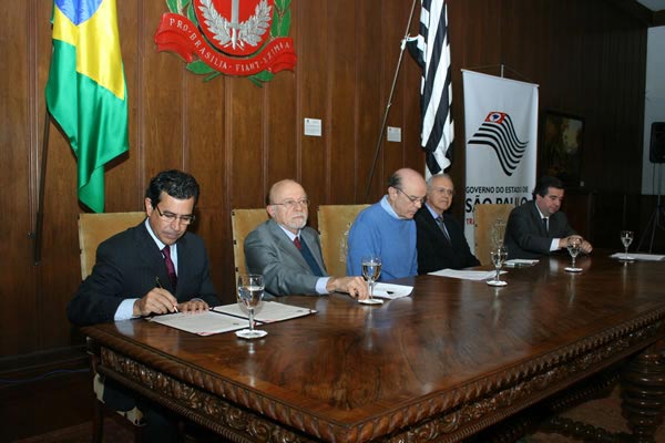 Graziano assina resolução.