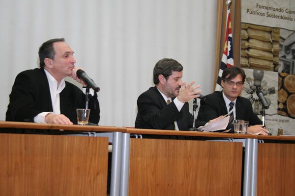O seminário contou com debates nos quatro painéis temáticos