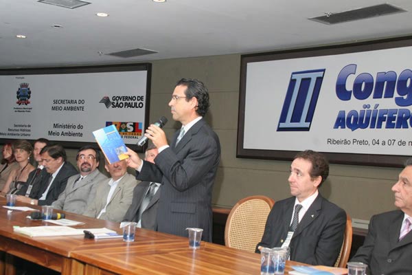 Graziano enfatiza necessidade de envolver a populacão na protecão das reservas hídricas