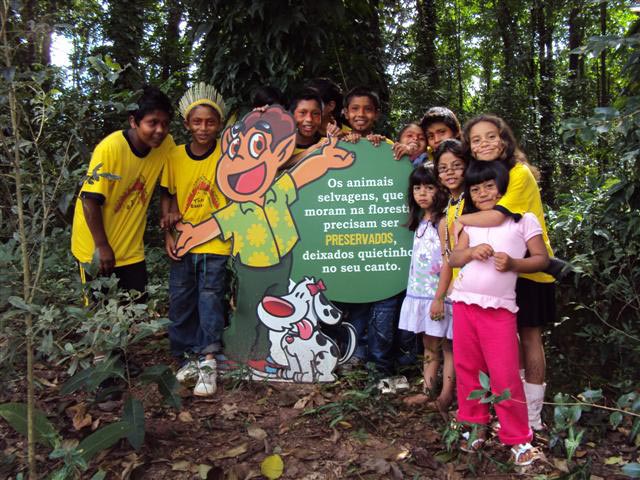 Crianças Guarani conhecem o espaço do Floresta Legal