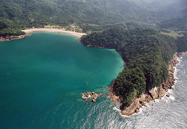 Variedade de ecossistemas da Mata Atlântica: praia