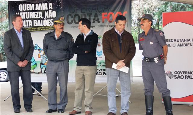 A Polícia Ambiental levou balões e animais que foram apreendidos